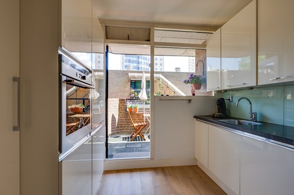 Medium property photo - Scheepmakerskade 46, 3011 VX Rotterdam